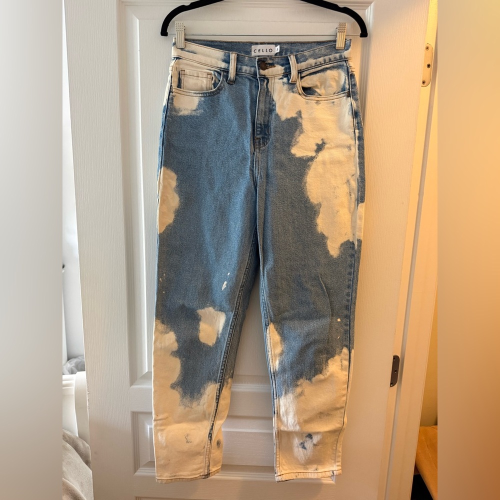 Cello High Waisted Straight Leg Bleached Jeans — Size 5